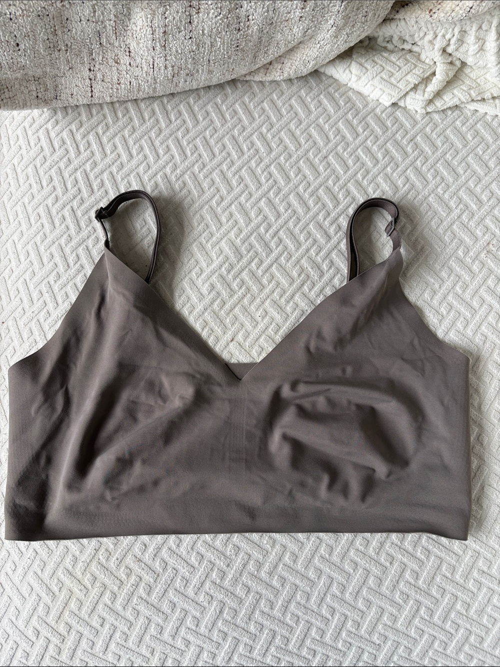 True & Co. Seamless V-Neck Bralette in Taupe Gray